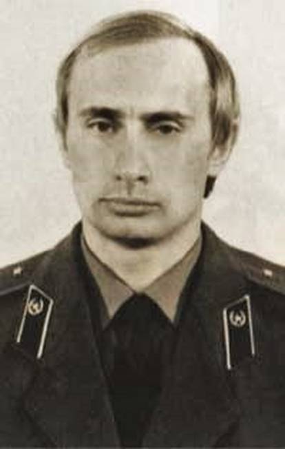 Putinov život u fotografijama: S vremenom je izgubio osmijeh,  ali ne i mišiće koje rado izlaže...