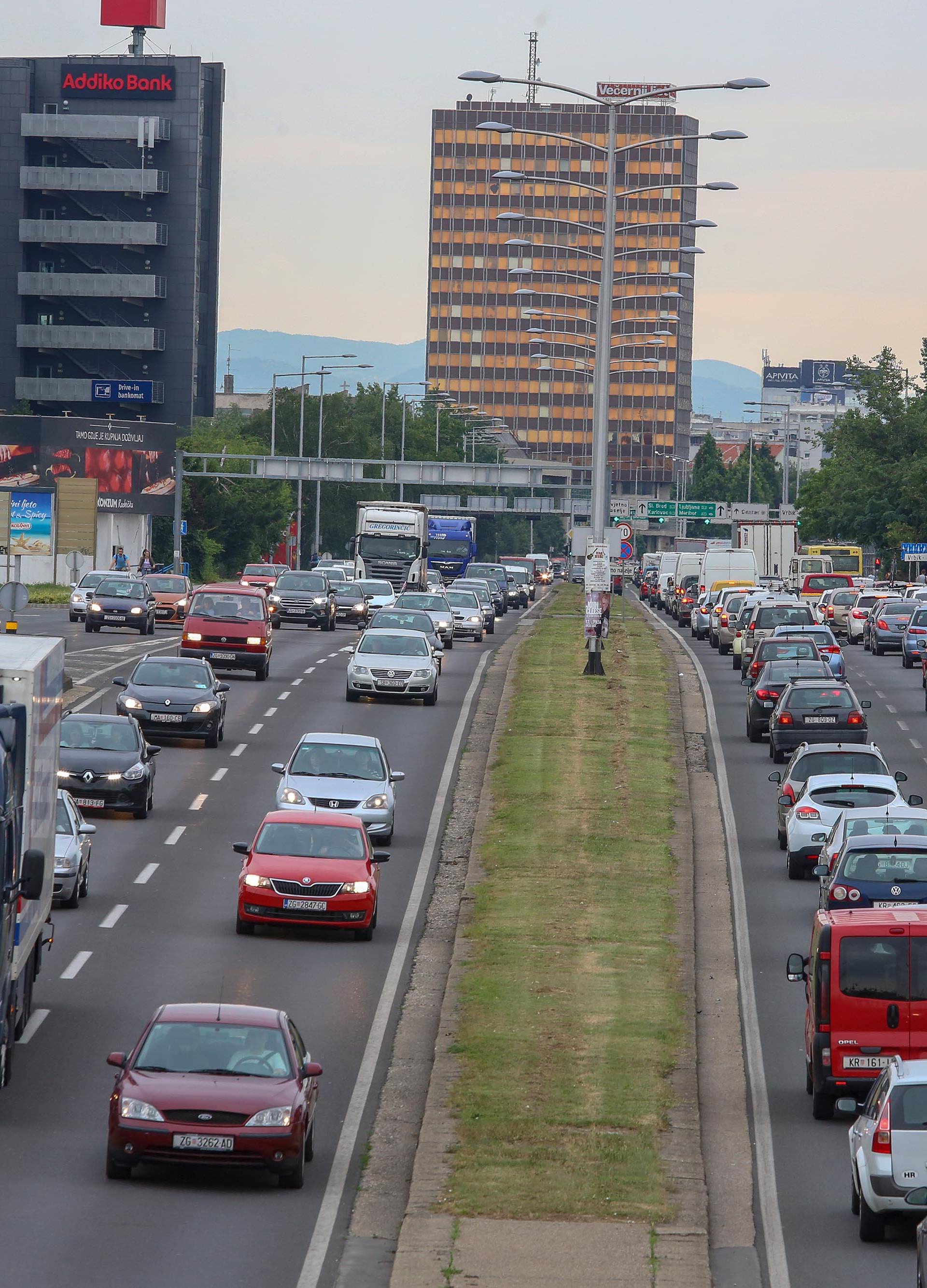 Za niže cijene goriva: Promet stao u Zagrebu, Osijeku, Rijeci