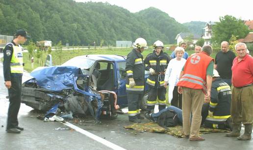 Teška prometna u Maclju: Sjekirom oslobodili vozača