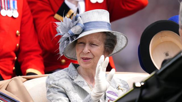 Princeza Anne završila u bolnici zbog manje ozljede i potresa mozga nakon nezgode na imaju u Gatecombe parku