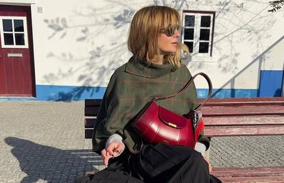 Praktična i super atraktivna: Chic torbica bordo nijanse