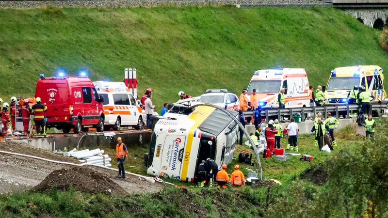 Tragična nesreća u Švicarskoj: Prevrnuo se bus, više je mrtvih