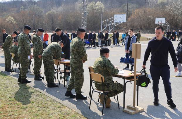 Ministar Anušić i general Kundid na prvom danu TVO-a na Slunju