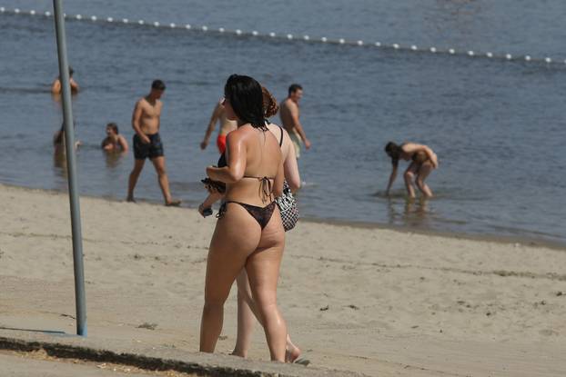 Osijek: Građani potražili osvježenje na Kopiki