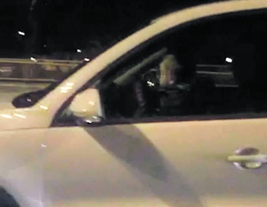 Neodgovorni roditelj: Stavio je dijete za volan i udario po gasu