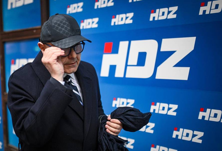 Zagreb: Dolazak članova HDZ-a na sjednicu šireg Predsjedništva i Nacionalnog odbora stranke
