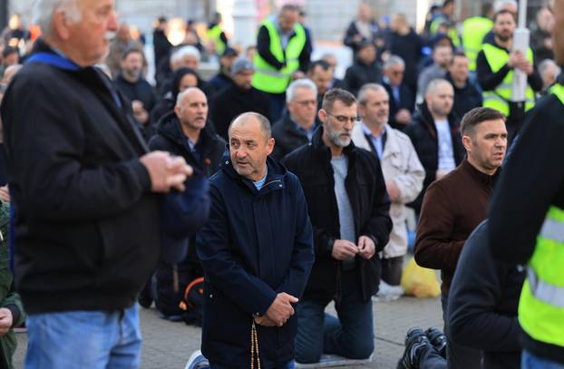 Zagreb: Muška molitva i popratni prosvjed na glavnom gradskom trgu