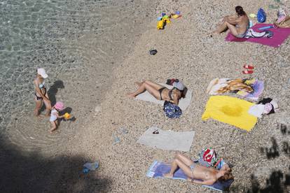 Španjolska će zabraniti pušenje na plaži: 'To je katastrofa, opušak je svaka 2 centimetra'