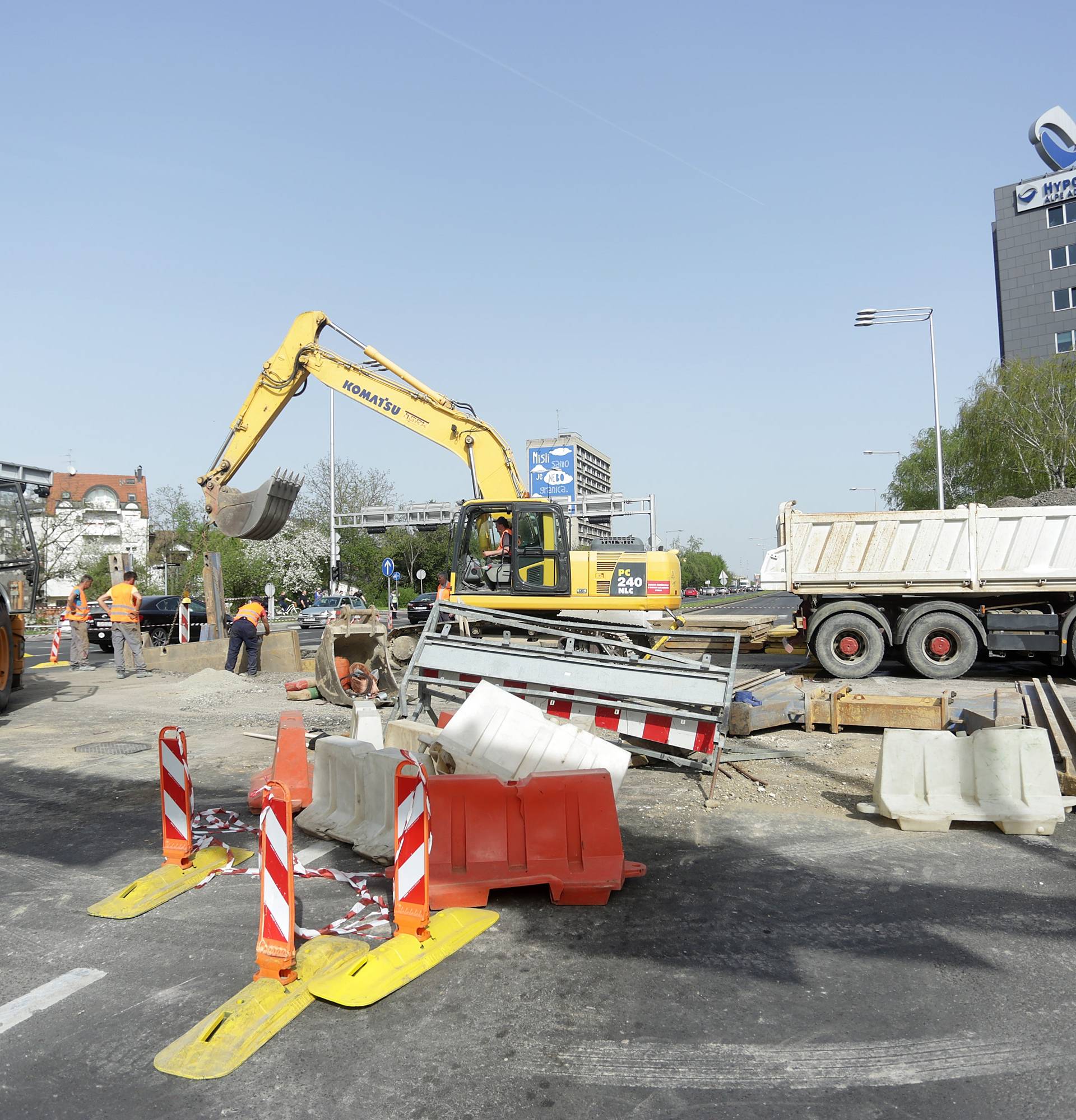 'Ne mislim da rupu otkopavaju jer su zaboravili cijevi, ali...'