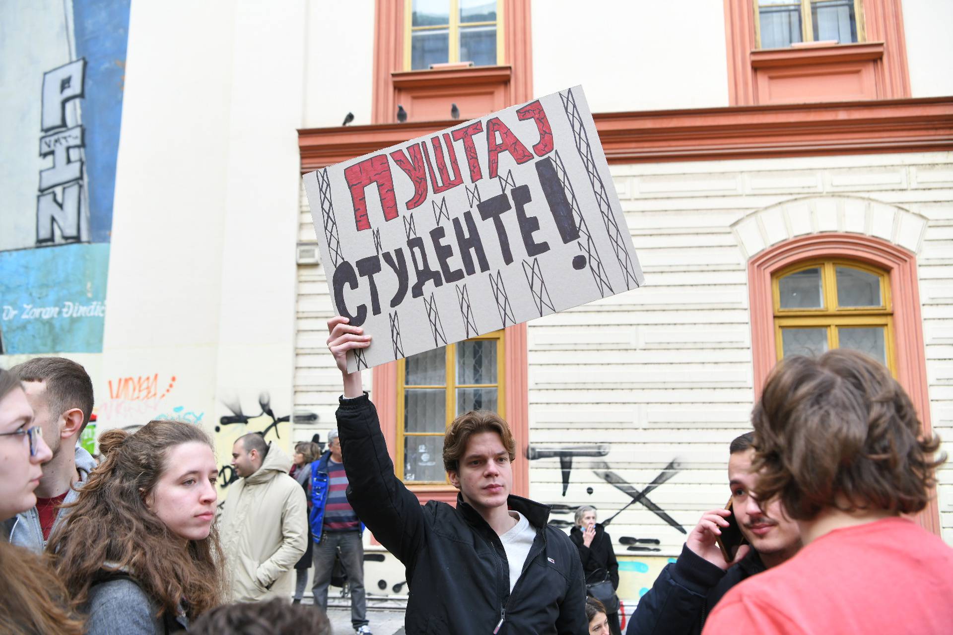 Studenti u Beogradu najavili 24-satnu blokadu i jače prosvjede: 'Kad ćete otvoriti popis birača?'