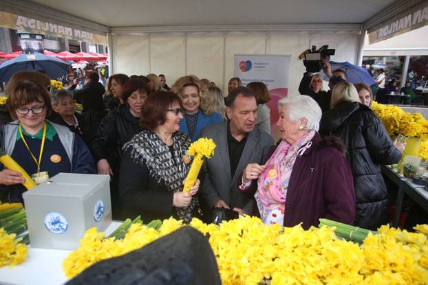 Vili Beroš i Krunoslav Capak pridružili se humanitarnoj akciji Dan narcica na Trgu bana Jelačića