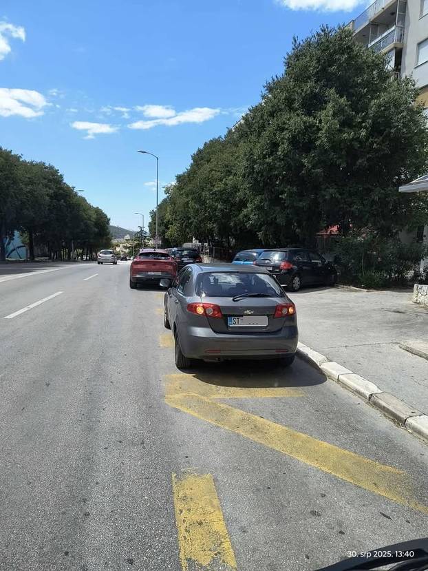 FOTO Ako trebate savjet kako (ne) parkirati, pogledajte ove bisere! Od ovoga boli glava
