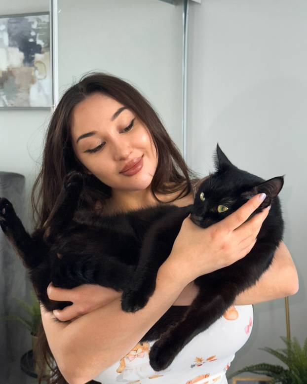 FOTO 'Imam toliko velike grudi da me svi mrze. Nisu umjetne!'