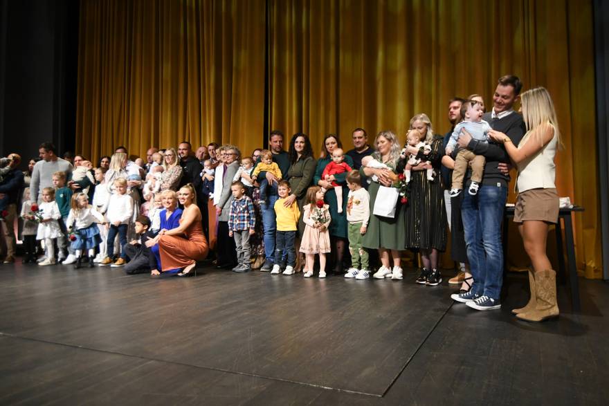 U Bjelovaru održana modna revija 'Ljepota roditeljstva'