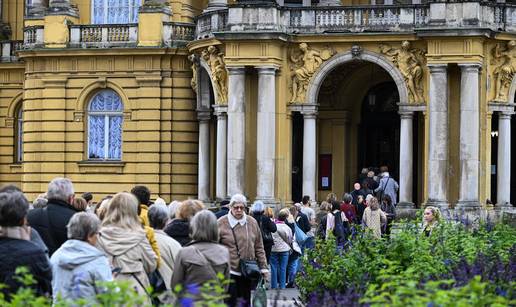FOTO Pogledajte red ispred HNK Zagreb! Počela prodaja ulaznica za Orašara za pretplatnike...