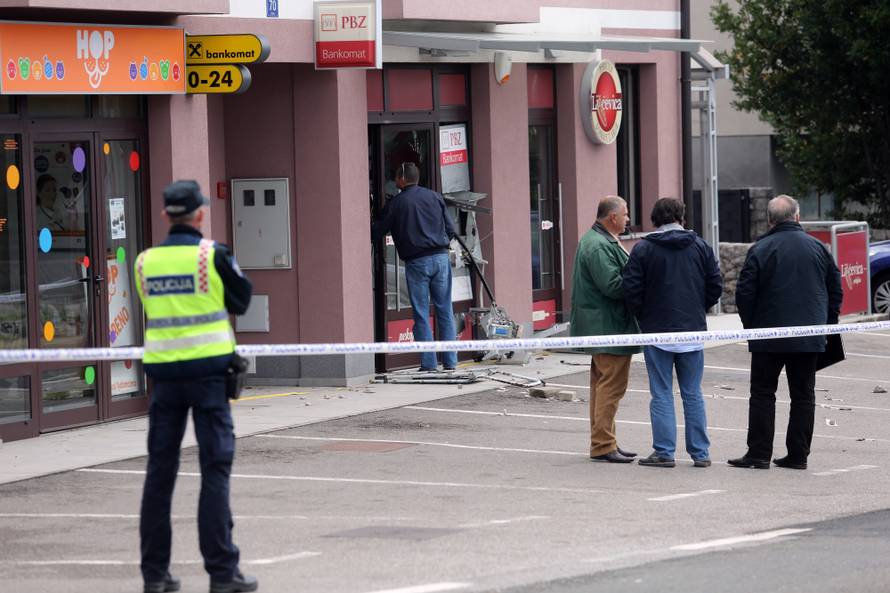 Rijeka: U ranim jutarnjim satima raznesen bankomat u mjestu Äavle