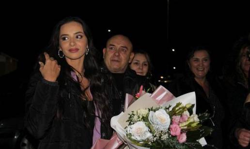 Miss Hrvatske u Tomislavgradu dočekali uz vatromet i pjesmu: 'Vi ste mi vratili mrvicu sjaja'