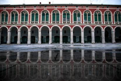 Ulice Splita nakon cjelodnevne jesenje kiše