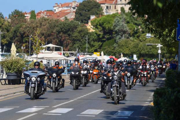 Defile motorista kroz PUlu