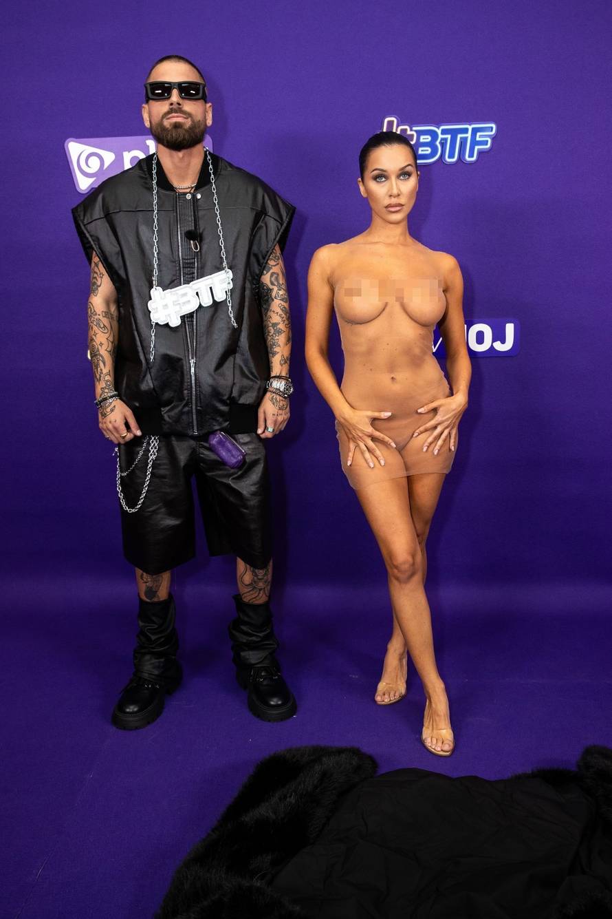 FOTO Bianca Censori u Europi ima 'klona'! Pojavila se poput nje u bundi pa hodala gola...