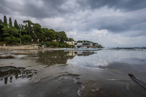 Split: Jako jugo puše na Jadranu, poslijepodne na Bačvicama