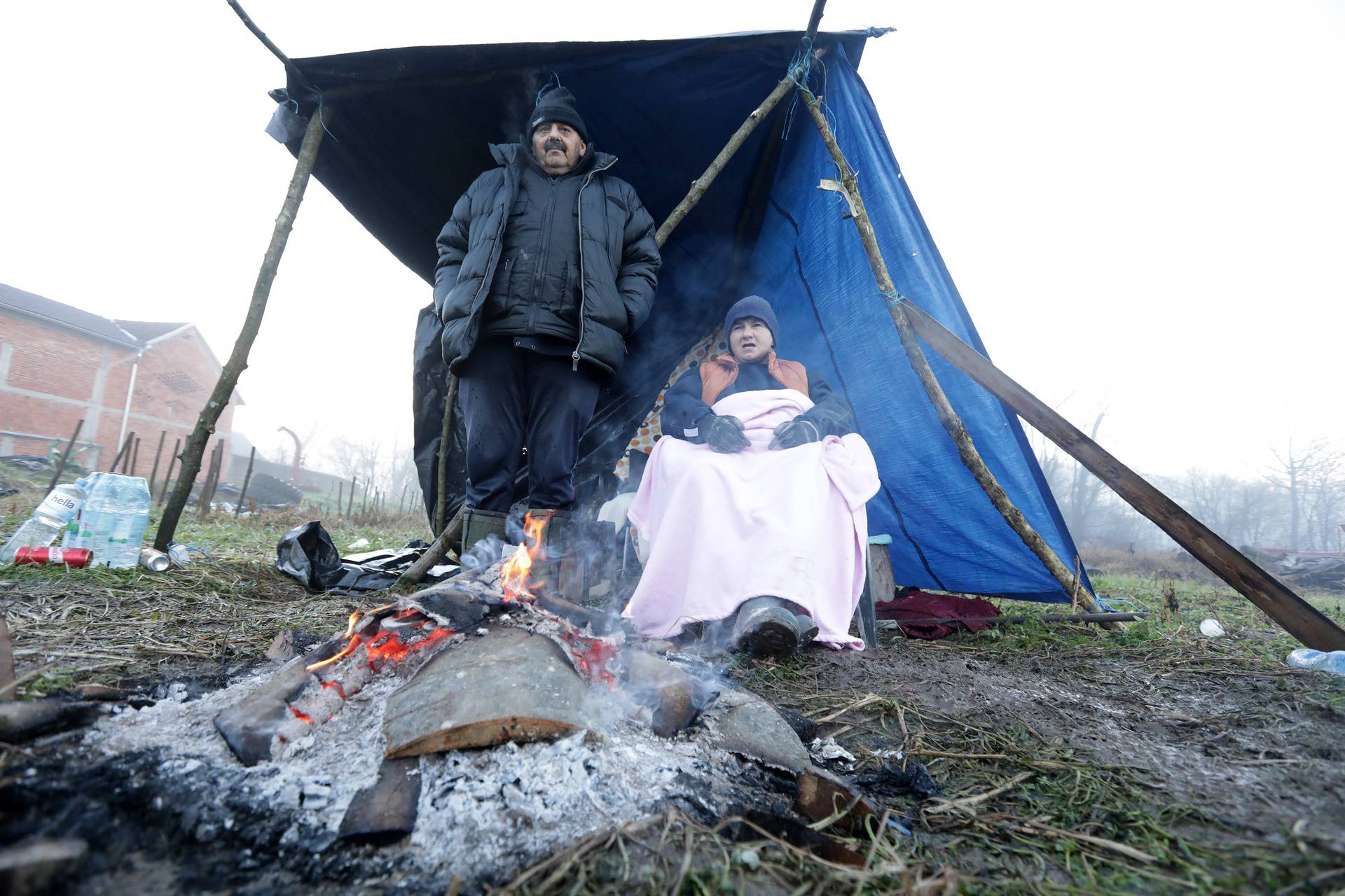 Sisak: Građani nakon besane noći dočekali jutro na otvorenom