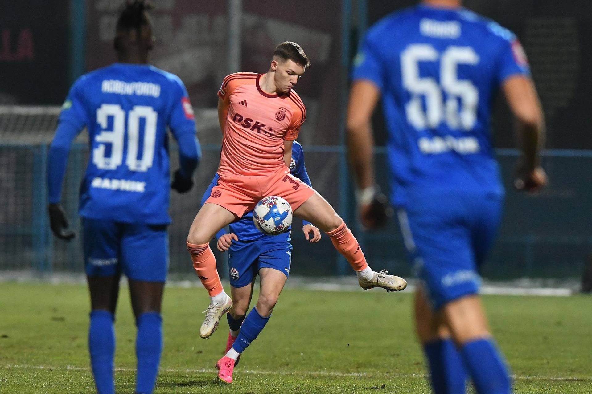 Galerija slika - Slavenu poništen gol, Dinamu otpadali igrači, ali Galerija slika - Slavenu poništen gol, Dinamu otpadali igrači, ali