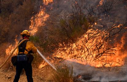 Kalifornija u plamenu: Stotine ljudi ostalo bez svojih domova