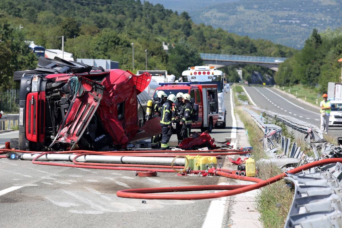 Kod Rijeke se prevrnula cisterna