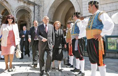 Mesića proglasili počasnim građaninom Dubrovnika 