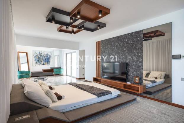 FOTO Vila na Dugom otoku je prvi red do mora i ima bazen! Pogodite za koliko se prodaje