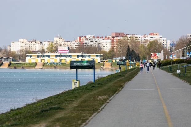 Zagreb: Mali broj rekreativaca i šetača na Jarunu