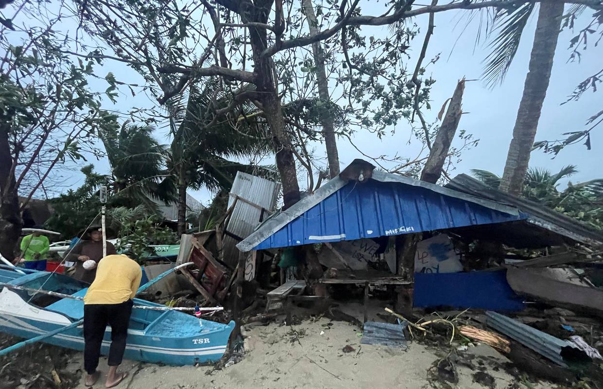 U tajfunu Rai 375 mrtvih, potrebna žurna pomoć u hrani