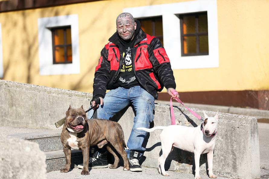 Simon je vlasnik  970 tetovaža: 'Dva puta sam bio u zatvoru...'