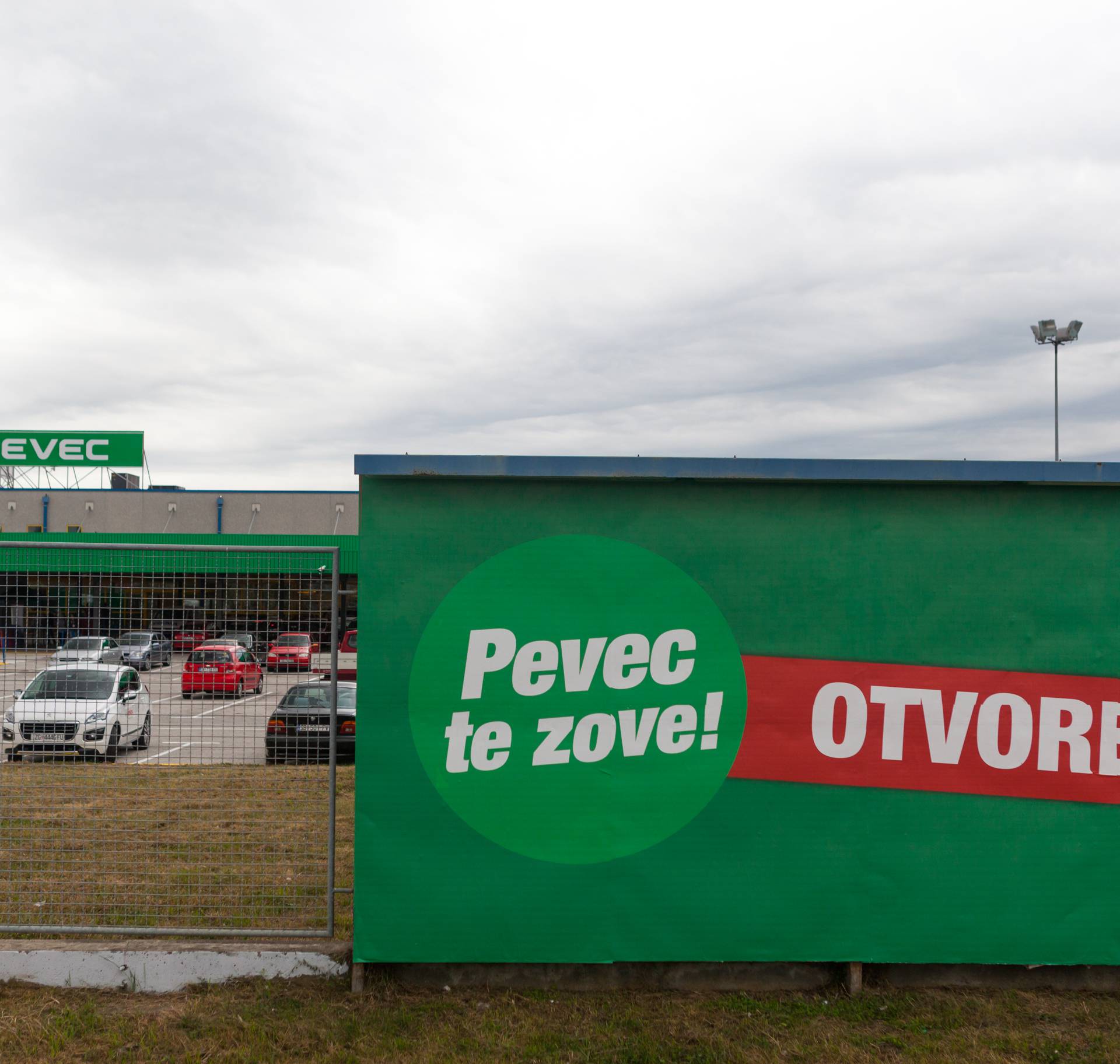 Pevec otvorio novi prodajni centar u Slavonskom Brodu
