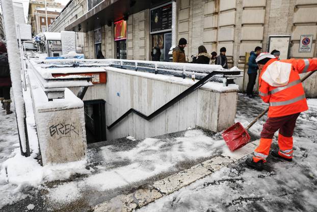 Snow in Rome