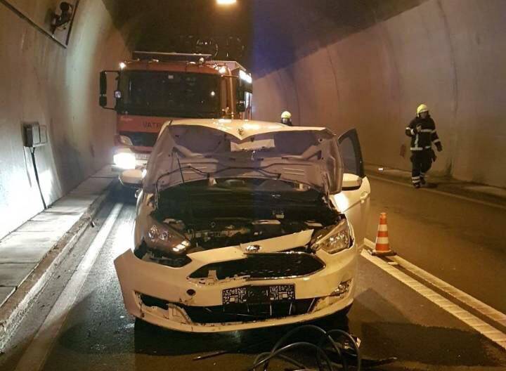 Šok u tunelu Učka: Otpao dio ventilacije, sudarila se dva auta