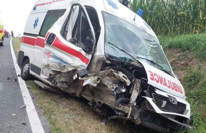 Policija o nesreći kod Bjelovara: Pijani vozač skrivio je sudar sa sanitetom, troje je ozlijeđenih