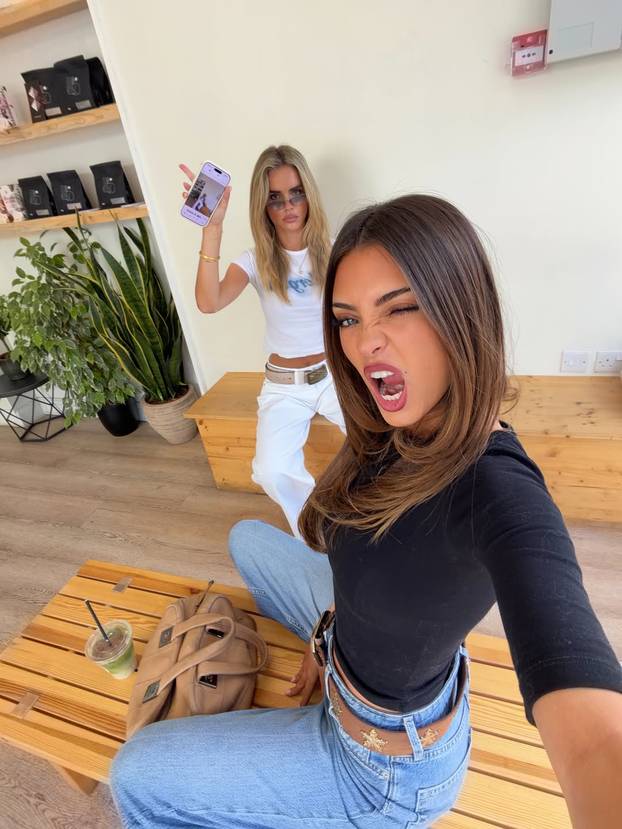 FOTO Multitalentirana bomba: Ova DJ-ica iz Londona zaludjela je cijeli internet izgledom