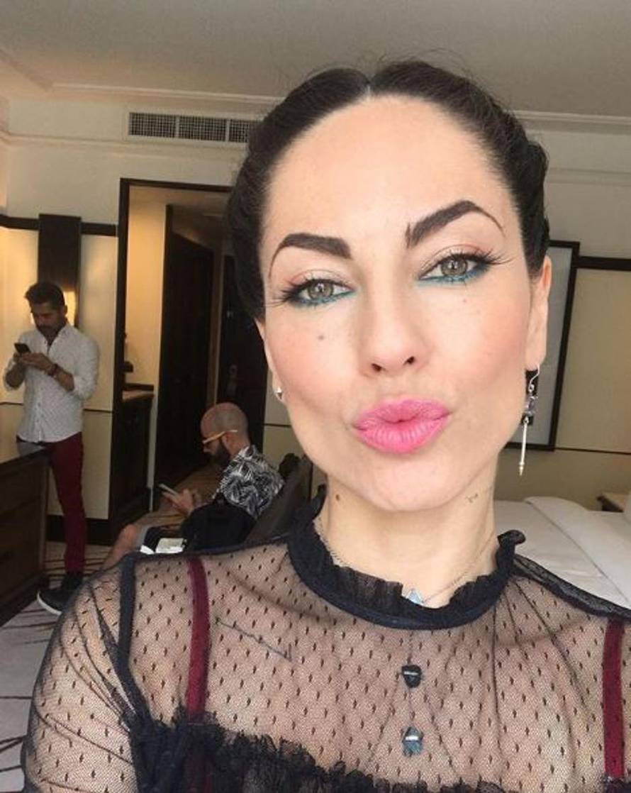 Rubi: Počela sam konobariti sa 14, samo da postanem glumica