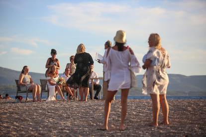 Bol: Par iz Njemačke odlučio se vjenčati na plaži Zlatni rat