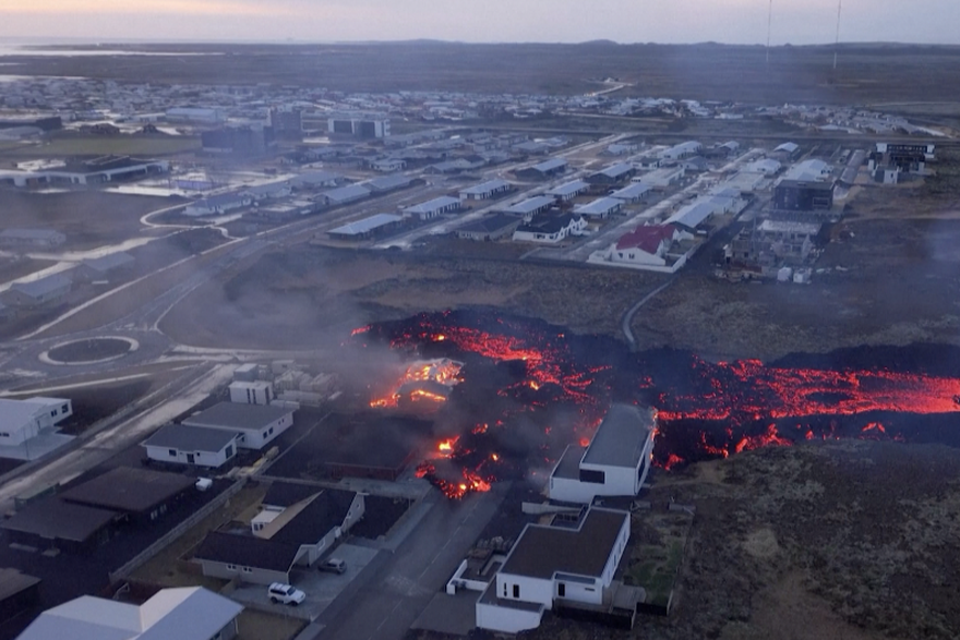 Dron snimka: Erupcija vulkana na Islandu