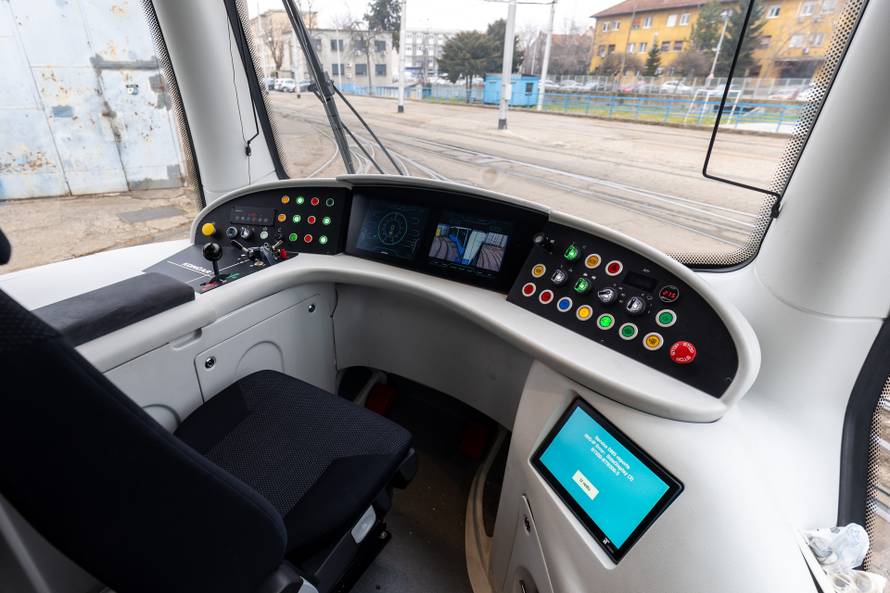 Novi zagrebački tramvaji imat će USB utičnice i baterije za autonomnu vožnju, u promet ga puštaju ovaj mjesec