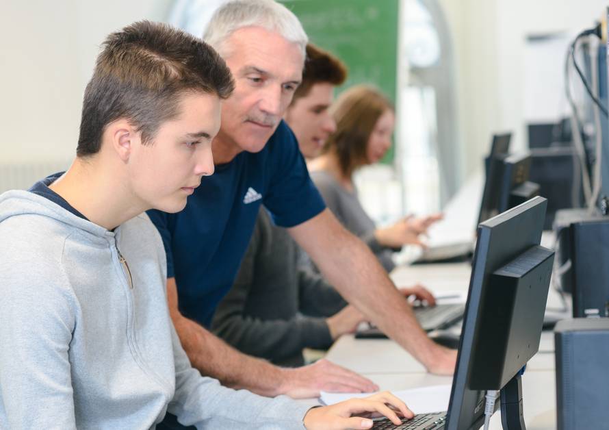 Savjeti kako s djecom i mladima razgovarati o ratu u Ukrajini: 'Dajte im vremena da se izraze'