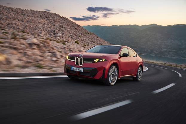 FOTO Ovo je novi BMW IX4: Coupe na struju ima 612 'konja'