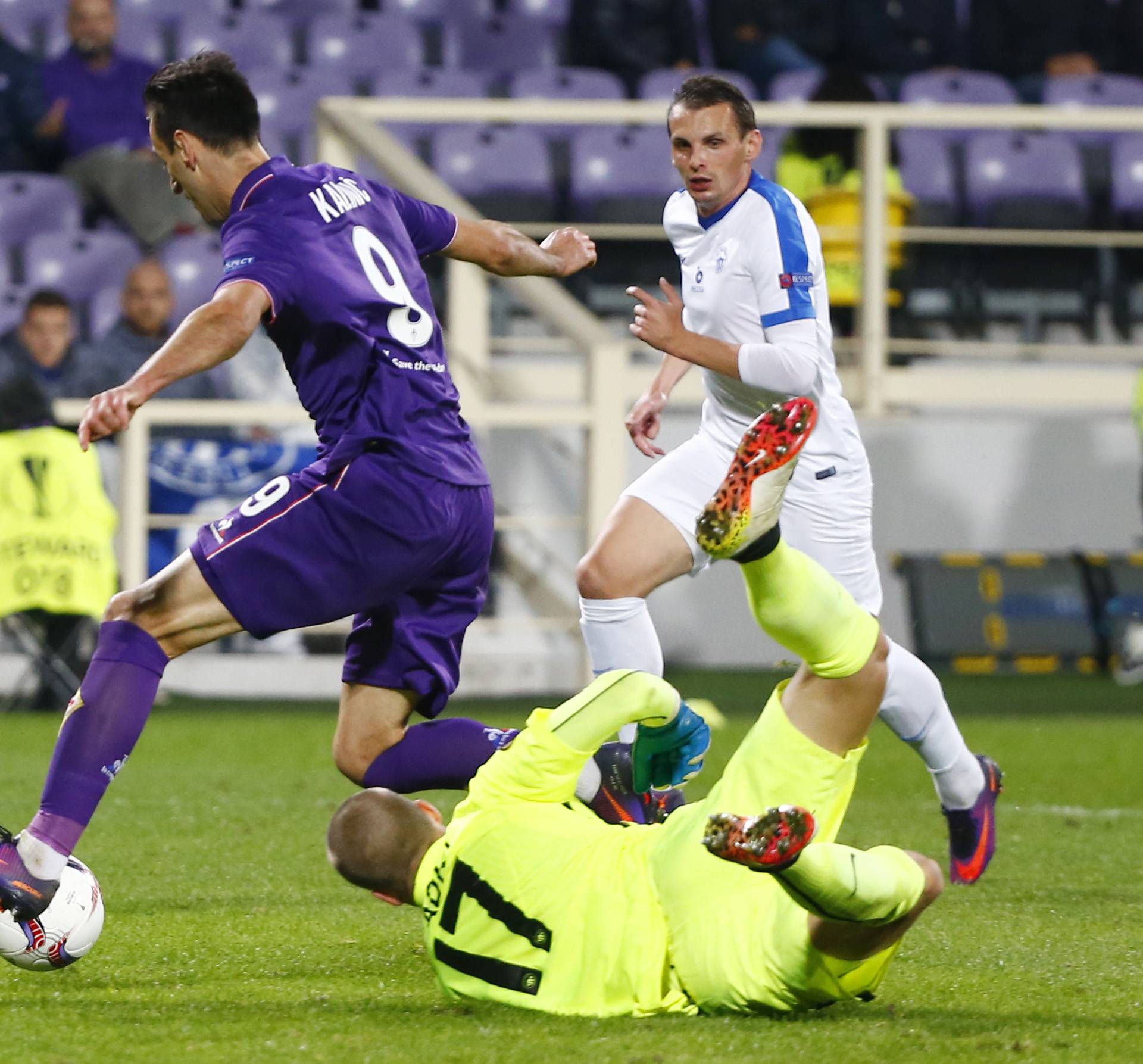 Fiorentina's Nikola Kalinic scores their second goal