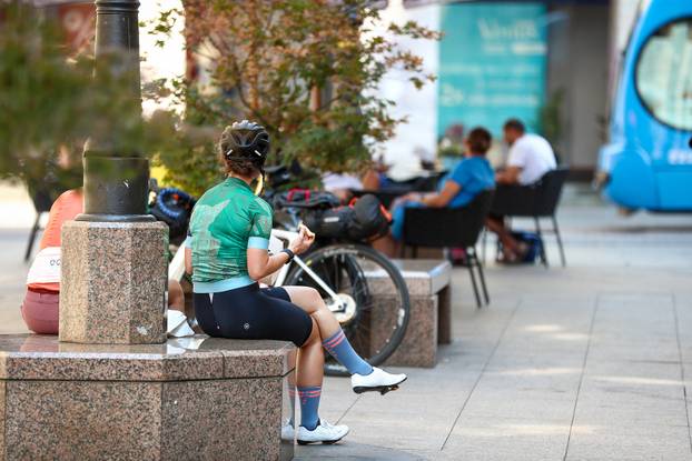 Zagreb: Građani spas od vrućina traže u hladu 