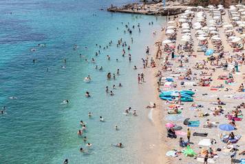 Dubrovnik:  Pune plaže i turističke gužve u gradu
