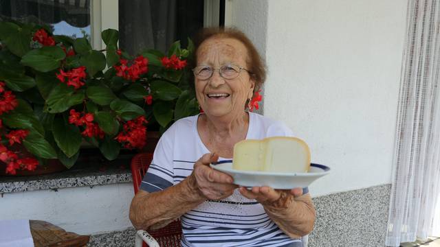 Superbaka Darinka (89): 'Ja sam mljekarica već 80 godina'