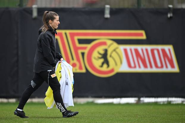 1. FC Union Berlin Training -  Interim coach Marie-Louise Eta leads training session